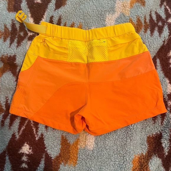 SOLD Outdoor Voices RecTrek Hiking Skort: Necatrine/Tangerine/Sunshine, Size XS - Picture 6 of 7